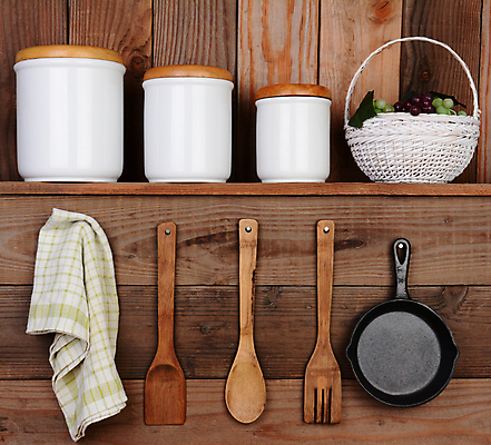 포토 JPG 해외이미지 무료이미지 벽 포크 잎 포도 날씨 선반 주택 매달리기 사람없음 내부 목재 수건 갈색 바구니 주방 숟가락 검은색 골동품 흰색 기구 시골 손톱 수납 옛날 해외202009 해외202105 해외포토 나무 식물 식기 손 컬러 가구 과일 재료 모션 수저 건물 위생용품 파일형식 무료콘텐츠