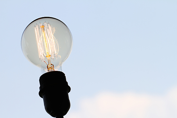 포토 JPG 해외이미지 디자인 교육 과학 백그라운드 컨셉 비즈니스 전구 유리 아이디어 사람없음 빛 검은색 힘 에너지 수확 골동품 흰색 심볼 복고 철사 해결 혁명 발명 해외202009 해외포토 컬러 농업 재질 파일형식