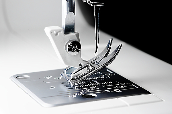 포토 JPG 해외이미지 접시 산업 선 백그라운드 가이드 검은배경 주택 흑백 취미 사람없음 금속 검은색 기계 추위 흰색 공구 나사 작업 바늘 실 닫기 개 제조 은색 먹이 바느질 플라스틱 만들기 실타래 양발 인공 해외202009 해외포토 직업 식기 컬러 포유류 모션 재질 촬영기법 건물 도구 파일형식