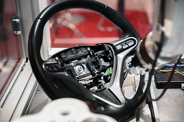 포토 JPG 해외이미지 디자인 산업 과학 백그라운드 비즈니스 공장 자동차 미래 기술 사람없음 금속 기계 장비 에너지 흰색 공구 업무 작업 제조 로봇 팔 정비공 공학 방법 자동 자동화 제어 철강 컨베어밸트 해외202009 해외포토 교육 육상교통 컬러 컨셉 공업 재질 신체부위 도구 기술자 파일형식