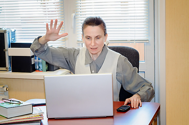 포토 JPG 해외이미지 1 감정 얼굴 비즈니스 창문 노동자 스트레스 한명 사람 성인 책 노트북 컴퓨터 사무실 슬픔 분노 우아함 좌절 은퇴 책상 충격 문제 빚 부정적 압력 옛날 트러블 혼란 해외202009 해외포토 직업 가구 컨셉 신체부위 경제 전자제품 파일형식