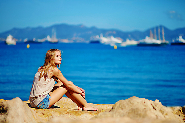 포토 JPG 해외이미지 유럽 모래 바다 여행 요트 반바지 자연 휴가 한명 사람 야외 물 파란색 여행객 우주 프랑스 흰색 화려 고급 선탠 날씬함 휴양지 함선 포트 내추럴 프랑스어 터키석 카피스페이스 해외202009 해외포토 자연요소 문자 1 나라 컬러 컨셉 배_교통 바지 공백 장소 보석 몸매 생태계 파일형식