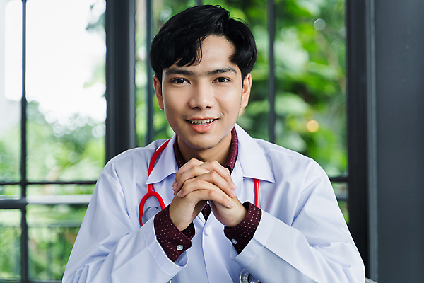 포토 JPG 해외이미지 직업 라이프스타일 인터넷 통신 청진기 회의 건강 병원 대화 앉기 사람없음 치료 약 건강관리 디지털 스크린 환자 의사 정보 잡기 작업 도움 연결 토론 사이버 부름 온라인 동영상 돌봄 치료사 헬프 웨비나 해외202009 해외포토 컨셉 비즈니스 의학 의료기기 모션 관리 말하기 생활 의료진 세미나 파일형식 언택트