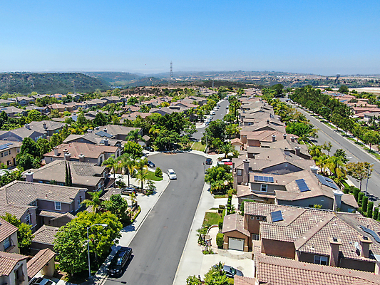 포토 JPG 해외이미지 구름 자연 하늘 지붕 부동산 주택 수영장 잔디 사람없음 야외 초록색 도시풍경 계곡 미국 재산 큼 땅 번짐 캘리포니아 지역 커뮤니티 이웃 대출 개발 교외 똑같은 조감도 진짜 스타일 비용 해외202009 해외포토 자연요소 식물 컬러 북아메리카 풍경 건물 금융 경제 도시 크기 생태계 파일형식 효과