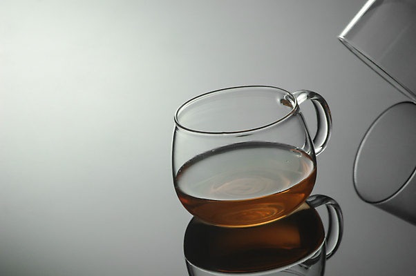 포토 JPG 해외이미지 그릇 음료 백그라운드 유리 표면 조명 그림자 사람없음 컵 물 빛 반사 갈색 어둠 회색 머그컵 뜨거움 투명 액체 사발 냄비 찻잔 오브젝트 슬라이드 해외202009 해외포토 자연요소 식기 컬러 재질 잔 사기그릇 솥 파일형식