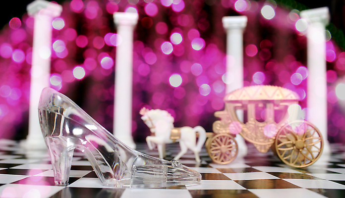 포토 JPG 해외이미지 분홍색 결혼 백그라운드 신발 유리 동화 휴가 슬리퍼 기념 요정 발렌타인데이 이야기 사랑 이벤트 사람없음 장식 빛 파티 검은색 꿈 낭만 수확 흰색 축하 고급 우아함 맨션 아치 복고 보케 마차 공상 설정 무도회 해외202009 해외포토 감정 교통수단 컬러 컨셉 농업 데이이벤트 재질 주택 파일형식