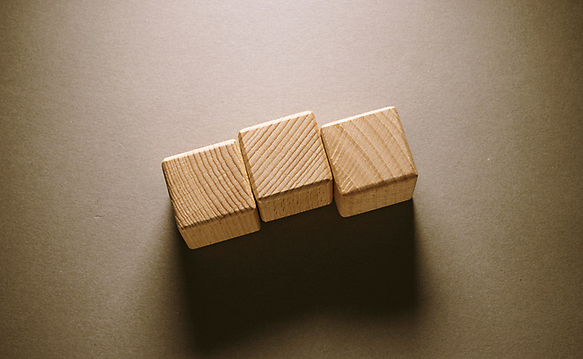 포토 JPG 해외이미지 모양 디자인 교육 어린이 백그라운드 컨셉 비즈니스 건축양식 놀이 추상 벽돌 아이디어 창조 사람없음 목재 상자 장난감 갈색 노란색 쌓기 탑 블록 유치원 기쁨 게임 흰색 놀이터 큐브 오브젝트 정사각형 만들기 심플 기하학 진행 개발 고립 해외202009 해외포토 도형 나무 건축물 건축 감정 컬러 무늬 재료 모션 사람 파일형식