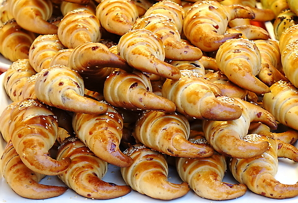 포토 JPG 해외이미지 모양 음식 곡선 디저트 사람없음 갈색 케이크 빵집 신선 시장 황금 달콤 맛 굽기 깨 폭식 길거리음식 스터핑 페스츄리 해외202009 해외포토 선 빵 컬러 컨셉 식재료 상점 조미료 구이 파일형식