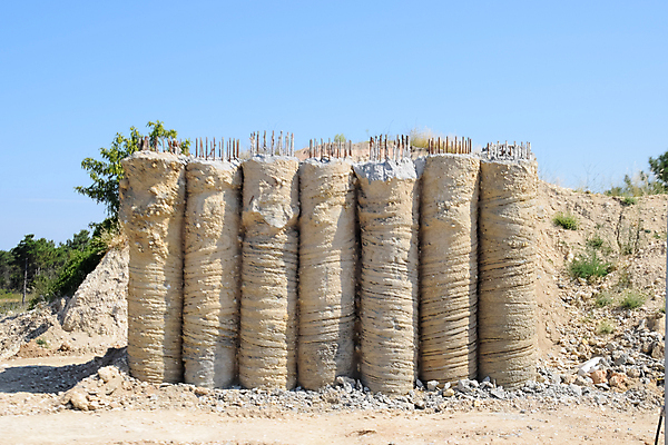 포토 JPG 해외이미지 산업 지구 포즈 건축양식 거리 사람없음 건물 금속 과학기술 기둥 신선 업무 바 혼합 땅 서식 먼지 지역 봉 공학 건축업자 계약자 석공 컨베어밸트 콘크리트 프로젝트 해외202009 채우기 해외포토 건축물 교육 건축 모션 재질 기술 기계 작업 계약 파일형식