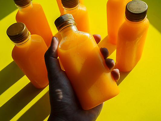 포토 JPG 해외이미지 손 음료 음식 패턴 오렌지 과일 유리 귤 건강 사람없음 물 여름 노란색 라벨 냉동 얼음 주스 젖음 추위 신선 잡기 달콤 맛 상품 시원함 플라스틱 갈증 상쾌 유기농 정사각형 심플 비타민 이국적 스타일 브랜딩 미니멀리스트 미니멀 맛있는 해외202009 해외포토 자연요소 도형 웰빙 계절 감정 컬러 컨셉 무늬 모션 재질 프레임 신체부위 영양소 파일형식