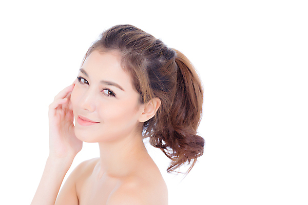 포토 JPG 해외이미지 백인 응시 여자 한명 동양인 손짓 상반신 성인 옆모습 뷰티 터치 피부 피부관리 흰배경 성인여자한명만 해외202009 해외포토 서양인 1 시선 뷰포인트 백그라운드 모션 사람 인종 신체부위 흰색 여자한명만 성인여자만 파일형식