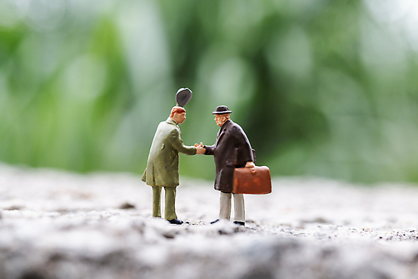 포토 JPG 해외이미지 비즈니스 악수 사람없음 미니어처 비즈니스맨 해외202009 해외포토 남자 손짓 모형 직장인 파일형식