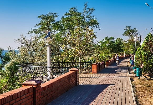 포토 JPG 해외이미지 나무 공원 유럽 도로 모래 바다 조각 여행 아침 휴식 거리 해변 사람없음 건물 태양 산책 산책로 기둥 도시 뜨거움 휴양지 포트 천연기념물 우크라이나 해외202009 해외포토 주간 자연요소 식물 건축물 공공시설 건축 나라 길 컨셉 교통시설 장소 파일형식