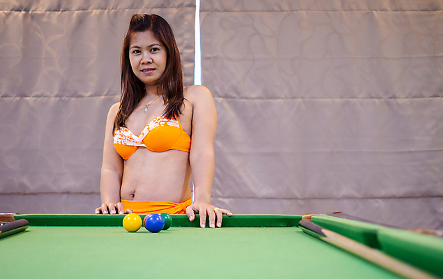 포토 JPG 해외이미지 라이프스타일 수영복 행복 스포츠 신체 공 놀이 탁자 건강 한명 사람 동양인 초록색 비키니 운동 경쟁 게임 막대기 몸무게 가슴 당구 날씬함 측정 신호 조준 고립 플레이어 해외202009 해외포토 1 옷 감정 컬러 가구 컨셉 인종 생활 신체부위 구기 몸매 파일형식