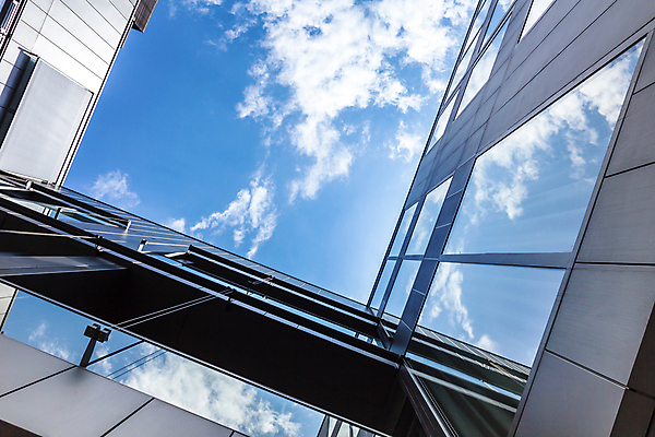 포토 JPG 해외이미지 구름 무료이미지 디자인 외관 벽 백그라운드 비즈니스 건축양식 창문 유리 하늘 새로움 바닥 아파트 주택 사람없음 건물 파란색 빛 도시풍경 사무실 반사 맑음 도시 센터 재산 각도 진짜 해외202009 해외202105 해외포토 자연요소 건축물 건축 컬러 컨셉 재질 날씨 풍경 금융 파일형식 무료콘텐츠