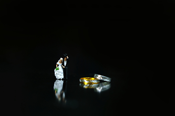 포토 JPG 해외이미지 커플 드레스 꽃 행복 꽃다발 결혼 백그라운드 가족 결혼식 남편 휴가 발렌타인데이 사랑 사람 사람없음 장식 빛 장난감 숫자 케이크 검은색 기쁨 미니어처 낭만 흰색 축하 반지 아내 신용카드 작음 심볼 약속 보케 초대 처음 해외202009 해외포토 레이스천 식물 문자 옷 감정 컬러 컨셉 장신구 관계 데이이벤트 디저트 이벤트 금융 모형 직물 크기 파일형식