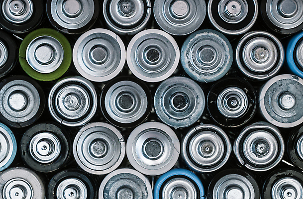 포토 JPG 해외이미지 건조 피곤 사람없음 가로 전자제품 환경 힘 재활용 에너지 그룹 오염 쓰레기 일회용 플러스 긍정 충전 베터리 부정적 옛날 요금 중고 현재 공급 많음 해외202009 약함 해외포토 기호 감정 컨셉 친환경 파일형식