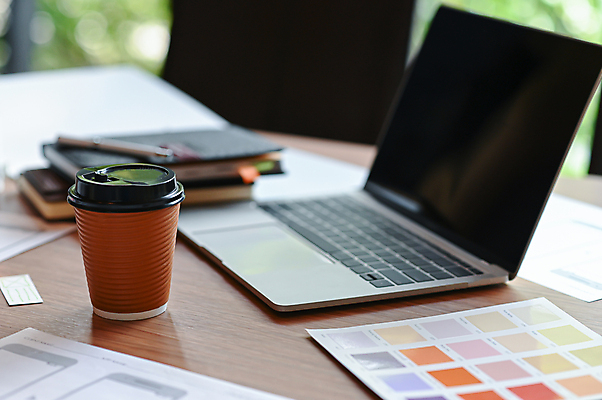 포토 JPG 해외이미지 직업 디자인 교육 커피 컨셉 비즈니스 탁자 모바일 주택 직장 사람없음 목재 그래픽 컵 노트북 스마트폰 핸드폰 컴퓨터 사무실 알약 스크린 모니터 정보 키보드 업무 작업실 어플리케이션 디자이너 스케치 사진사 책상 레이아웃 UI 인터페이스 프로그래머 프로젝트 프리랜서 목업 해외202009 해외포토 나무 식기 음료 가구 회사 재료 미술 건물 전자제품 스마트기기 약 작업 작가 파일형식