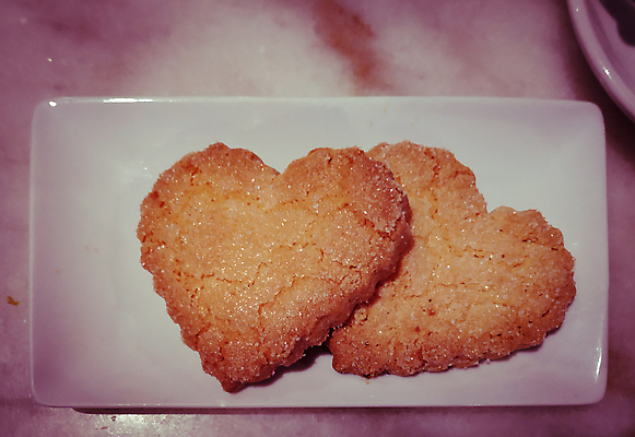 포토 JPG 해외이미지 모양 전통 음식 분홍색 백그라운드 휴가 디저트 발렌타인데이 선물 사랑 사람없음 목재 장식 빨간색 갈색 쿠키 과자 케이크 주방 얼음 축제 빵집 낭만 흰색 하트 축하 대접 그룹 달콤 맛 정상 설탕 굽기 심볼 오브젝트 서식 레시피 고립 페스츄리 핸드메이드 맛있는 해외202009 해외포토 자연요소 나무 감정 빵 컬러 컨셉 재료 데이이벤트 상점 구이 파일형식