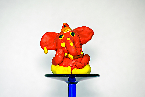 포토 JPG 해외이미지 전통 손 아시아 종교 문화 조각 백그라운드 성공 코끼리 미술 앉기 사람없음 장식 빨간색 컬러풀 조각상 숫자 노란색 머리 평화 축제 신선 바이러스 인도인 심볼 회전 점토 장인 고립 귀족 수공예품 숭배 신앙심 힌두교 해외202009 해외포토 외국인 문자 나라 컬러 컨셉 포유류 모션 문화예술 동양인 신체부위 조형물 공예품 파일형식