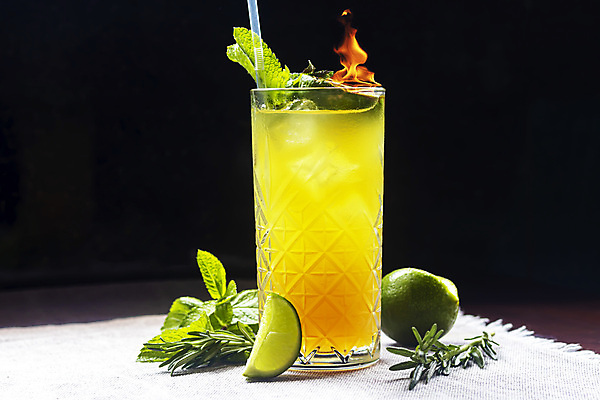 포토 JPG 해외이미지 무료이미지 음료 음식 분홍색 조각 다이어트 과일 유리 딸기 건강 사람없음 초록색 여름 식당 얼음 저녁식사 주스 추위 물방울 알코올 신선 최고 칵테일 뜨거움 신용카드 투명 달콤 아침식사 민트 향신료 메뉴 라임 성분 밀짚 내추럴 소다 스무디 디톡스 해외202009 해외202105 해외포토 자연요소 계절 컬러 재질 주류 금융 상점 식사 맛 짚 허브 향미료 파일형식 무료콘텐츠