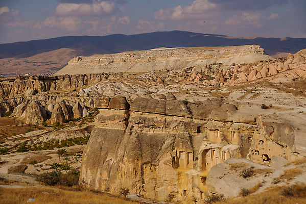 포토 JPG 해외이미지 공원 아시아 여행 자연 산 요정 파노라마 카파도키아 굴뚝 풍경 사람없음 야외 여름 마을 계곡 바위 시골 역사 동굴 재산 땅 언덕 부식 화산 장면 사암 칠면조 내추럴 석회암 옛날 전국 지질학 해외202009 튀르키예 해외포토 계절 공공시설 교육 나라 조류 촬영기법 금융 암석 돌_바위 생태계 파일형식