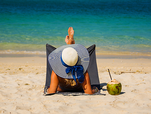 포토 JPG 해외이미지 백인 라이프스타일 디자인 여자 행복 음료 모래 바다 섬 여행 태국 자연 휴가 휴식 사랑 한명 사람 성인 야외 물 파란색 태양 흰색 신선 코코넛 해외202009 해외포토 자연요소 서양인 1 감정 아시아 컬러 컨셉 과일 생활 생태계 파일형식