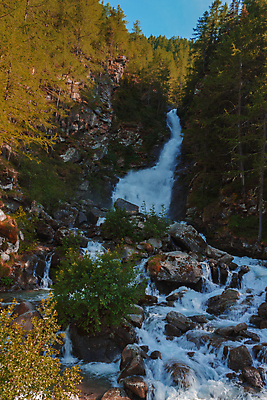 포토 JPG 해외이미지 나무 공원 여행 자연 산 풍경 사람없음 야외 초록색 물 이탈리아 폭포 회색 흐름 가을 흰색 소나무 큼 암초 산기슭 전국 파라다이스 해외202009 해외포토 자연요소 식물 계절 공공시설 유럽 컬러 컨셉 크기 생태계 파일형식