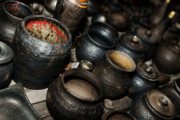 포토 JPG 해외이미지 전통 그릇 식기 접시 디자인 문화 백그라운드 패턴 주방용품 미술 사람없음 장식 컵 세트 갈색 주방 꽃병 검은색 수확 골동품 기구 시골 조끼 업무 항아리 도자기 사발 시장 냄비 컨테이너 오브젝트 기념품 점토 토기 수공예 공평 도예가 라트비아 옛날 전국 핸드메이드 해외202009 해외포토 직업 꽃 산업 컬러 생활용품 무늬 농업 문화예술 북유럽 외투 작업 용기_그릇 사기그릇 솥 공예 파일형식