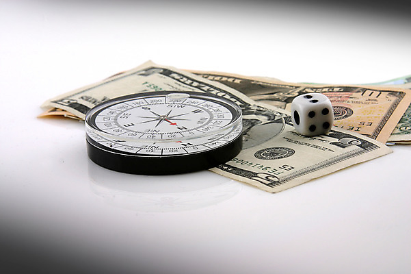 포토 JPG 스튜디오촬영 컨셉 지폐 돈 실내 사람없음 금융 경제 달러 나침반 오브젝트 주사위 외화 국내포토 내부 재산 파일형식