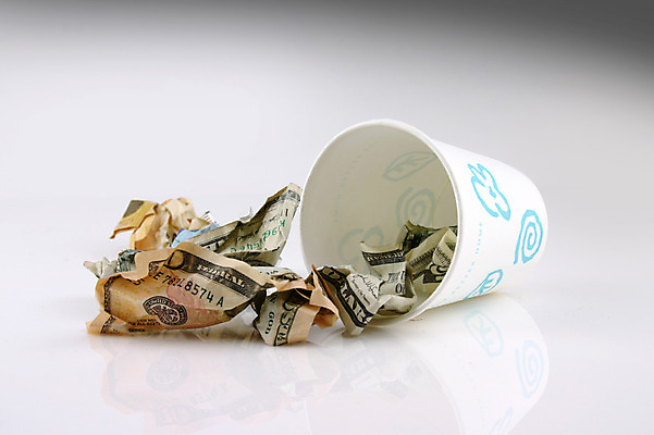 포토 JPG 스튜디오촬영 컨셉 지폐 돈 실내 사람없음 컵 금융 경제 달러 종이컵 오브젝트 외화 구김 국내포토 식기 모션 내부 재산 일회용 파일형식