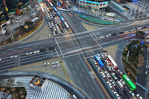 JPG 주간 도로 백그라운드 자동차 버스 한국 풍경 빌딩 사람없음 야외 건물 도시풍경 도시 교차로 자연요소 건축물 아시아 길 육상교통 교통시설 대중교통 파일형식