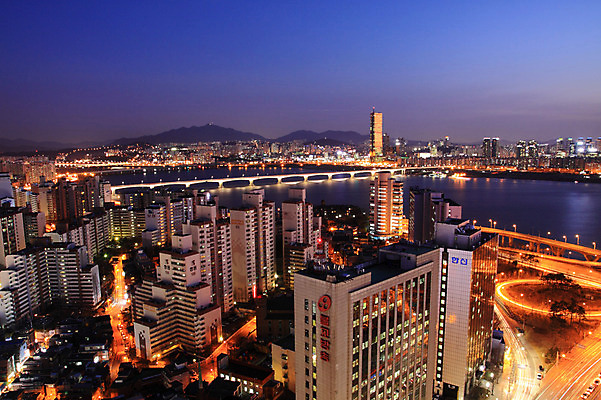 JPG 도로 백그라운드 야경 조명 아파트 주택 서울 한국 빌딩 사람없음 야외 건물 빛 강 도시풍경 도시 한강 63빌딩 원효대교 가교 건축물 아시아 길 교통시설 풍경 다리_건축물 야간 랜드마크 파일형식 풍경_경치