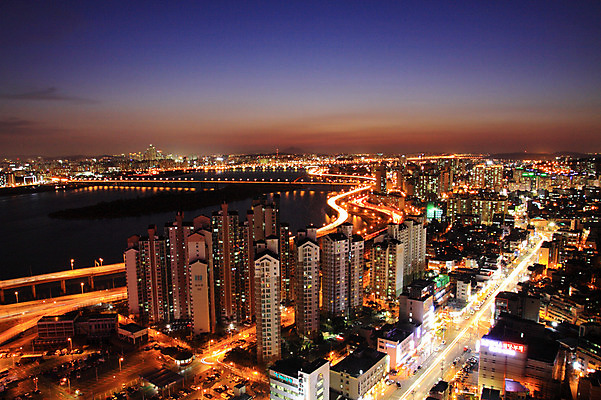 JPG 도로 백그라운드 야경 조명 아파트 주택 서울 한국 빌딩 사람없음 야외 건물 빛 강 도시풍경 도시 한강 서강대교 건축물 아시아 길 교통시설 풍경 다리_건축물 야간 랜드마크 파일형식 풍경_경치