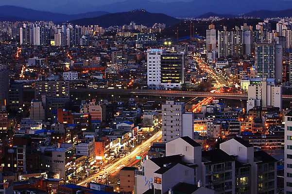 JPG 도로 백그라운드 야경 조명 주택 한국 사람없음 야외 건물 빛 도시풍경 도시 건축물 아시아 길 교통시설 풍경 야간 파일형식 풍경_경치