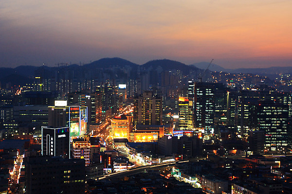 JPG 백그라운드 야경 조명 한국 사람없음 야외 건물 빛 도시풍경 도시 건축물 아시아 풍경 야간 파일형식 풍경_경치