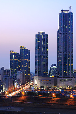 JPG 도로 백그라운드 야경 조명 서울 한국 빌딩 사람없음 야외 건물 빛 강 도시풍경 도시 한강 가교 건축물 아시아 길 교통시설 풍경 야간 랜드마크 파일형식 풍경_경치