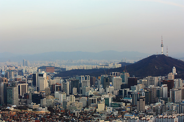 JPG 백그라운드 하늘 산 서울 한국 풍경 빌딩 사람없음 야외 건물 도시풍경 탑 도시 남산 남산타워 건축물 아시아 랜드마크 파일형식