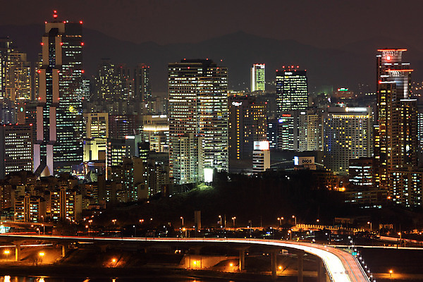 JPG 도로 백그라운드 야경 조명 한국 빌딩 사람없음 야외 건물 빛 도시풍경 도시 무역센터 가교 건축물 아시아 길 교통시설 풍경 야간 무역 파일형식 풍경_경치
