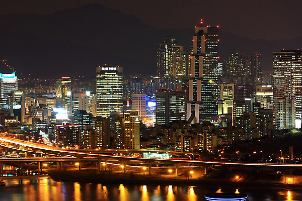 JPG 도로 백그라운드 야경 조명 서울 한국 빌딩 사람없음 야외 건물 빛 강 도시풍경 도시 한강 무역센터 가교 건축물 아시아 길 교통시설 풍경 야간 무역 랜드마크 파일형식 풍경_경치