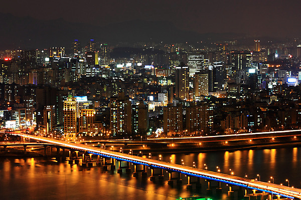 JPG 도로 백그라운드 야경 조명 서울 한국 빌딩 사람없음 야외 건물 빛 강 도시풍경 도시 한강 영동대교 가교 건축물 아시아 길 교통시설 풍경 다리_건축물 야간 랜드마크 파일형식 풍경_경치