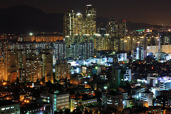 JPG 백그라운드 야경 조명 아파트 주택 한국 빌딩 사람없음 야외 건물 빛 도시풍경 도시 건축물 아시아 풍경 야간 파일형식 풍경_경치