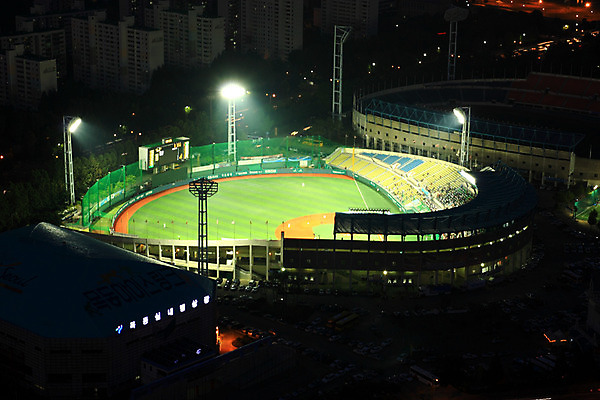 JPG 백그라운드 야경 조명 서울 한국 사람없음 야외 빛 도시풍경 스타디움 경기장 도시 목동 야구장 아시아 스포츠시설 풍경 야간 파일형식 풍경_경치