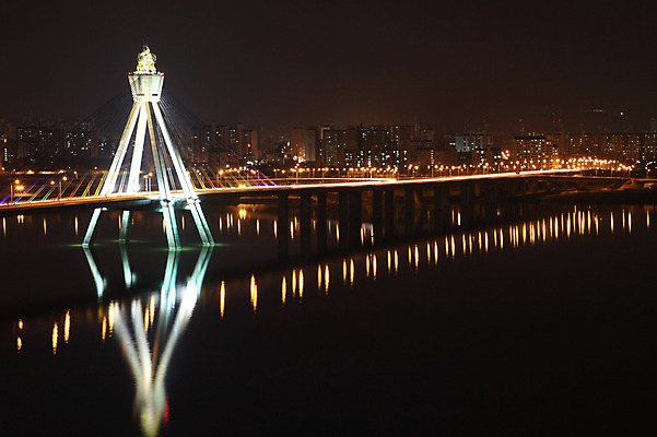 JPG 도로 백그라운드 야경 조명 서울 한국 빌딩 사람없음 야외 건물 빛 강 도시풍경 도시 한강 올림픽대로 가교 건축물 아시아 길 교통시설 풍경 다리_건축물 야간 랜드마크 파일형식 풍경_경치