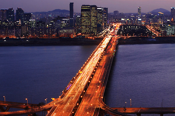 JPG 도로 백그라운드 야경 조명 서울 한국 빌딩 사람없음 야외 건물 빛 강 도시풍경 도시 한강 마포대교 가교 건축물 아시아 길 교통시설 풍경 다리_건축물 야간 랜드마크 파일형식 풍경_경치