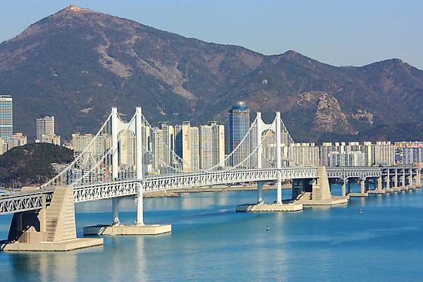 JPG 주간 바다 섬 백그라운드 산 한국 풍경 사람없음 야외 건물 도시풍경 도시 부산 광안대교 가교 자연요소 건축물 아시아 다리_건축물 파일형식