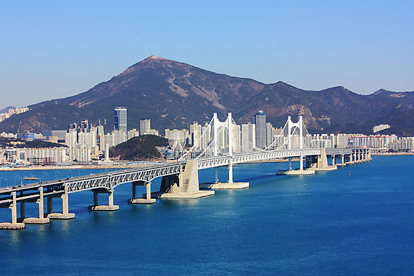 JPG 주간 바다 섬 백그라운드 산 한국 풍경 사람없음 야외 건물 도시풍경 도시 부산 광안대교 가교 자연요소 건축물 아시아 다리_건축물 파일형식