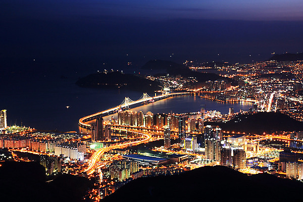 JPG 도로 바다 섬 백그라운드 야경 조명 한국 빌딩 사람없음 야외 건물 빛 도시풍경 도시 부산 광안대교 가교 건축물 아시아 길 교통시설 풍경 다리_건축물 야간 파일형식 풍경_경치