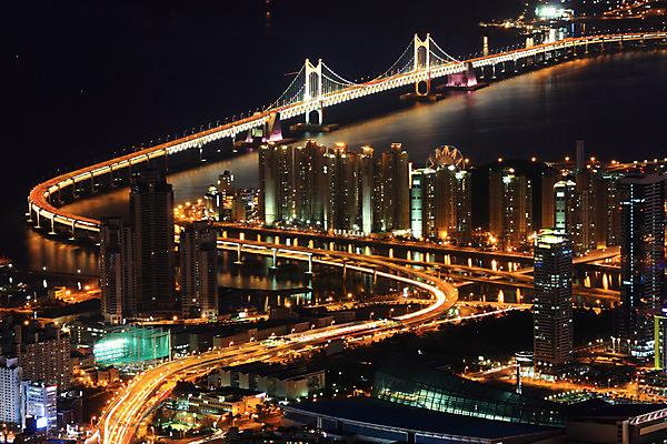 JPG 도로 백그라운드 야경 조명 한국 빌딩 사람없음 야외 건물 빛 강 도시풍경 도시 부산 광안대교 가교 건축물 아시아 길 교통시설 풍경 다리_건축물 야간 파일형식 풍경_경치