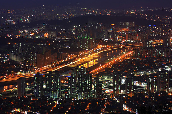 JPG 도로 백그라운드 야경 조명 서울 한국 빌딩 사람없음 야외 건물 빛 강 도시풍경 도시 한강 동부간선로 가교 건축물 아시아 길 교통시설 풍경 야간 랜드마크 파일형식 풍경_경치